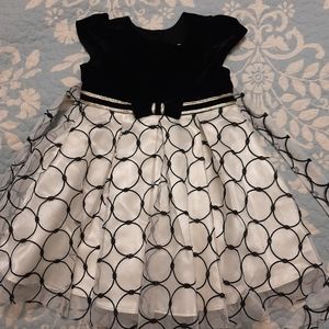 2T girls dress black velvet bodice white skirt w tulle overlay w black circles